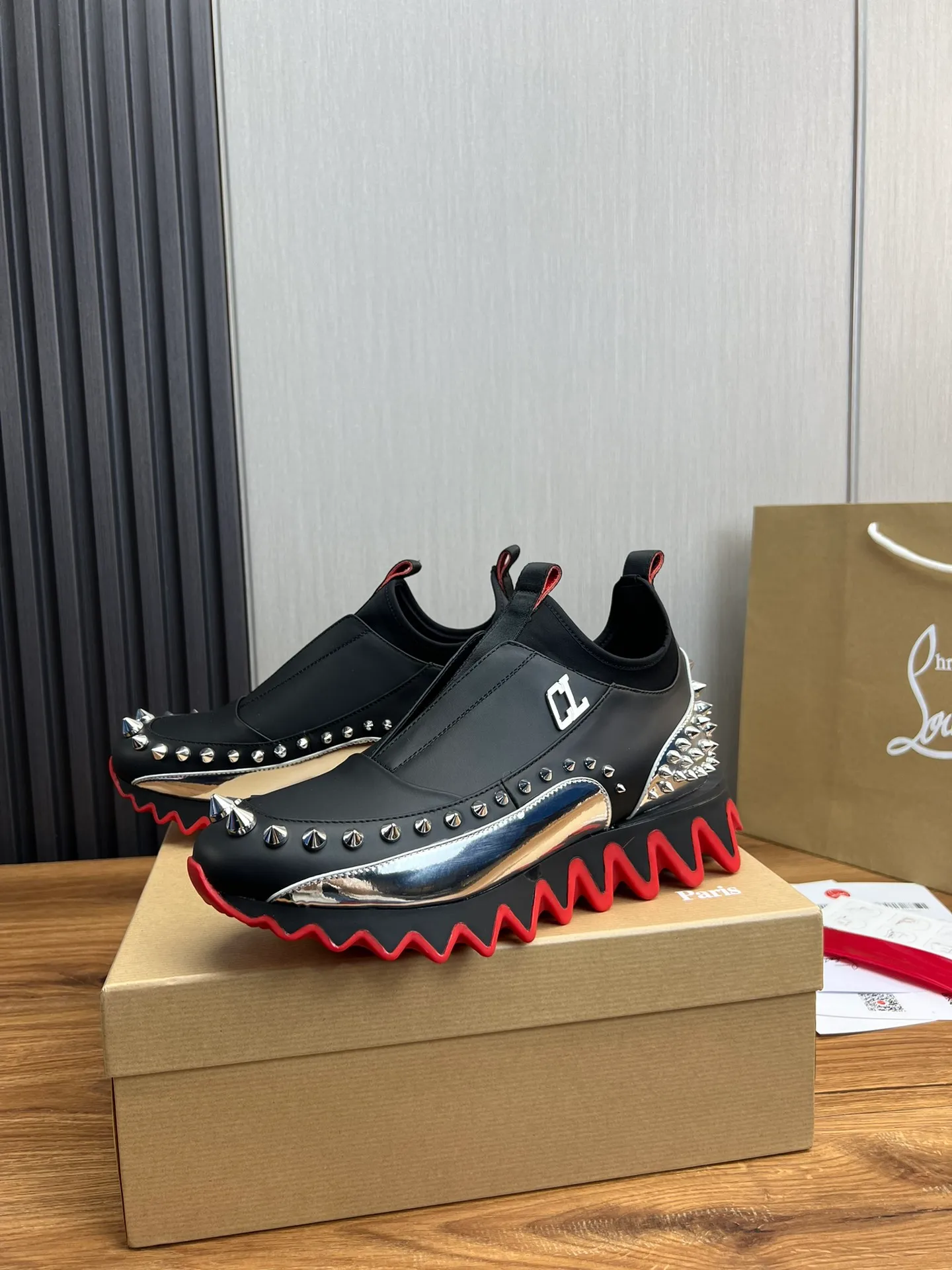 Men's shoes 💰680💰 CL popular red-soled boots 🆑1:1 original mold, Christian* Louboutin, imported cowhide stitching on the upper & water-dyed cowhide lining, original outsole ⬆️ Wear-resistant and non-slip, full set of counter packaging 🎁38-45 (38.45 for customization, non-refundable)